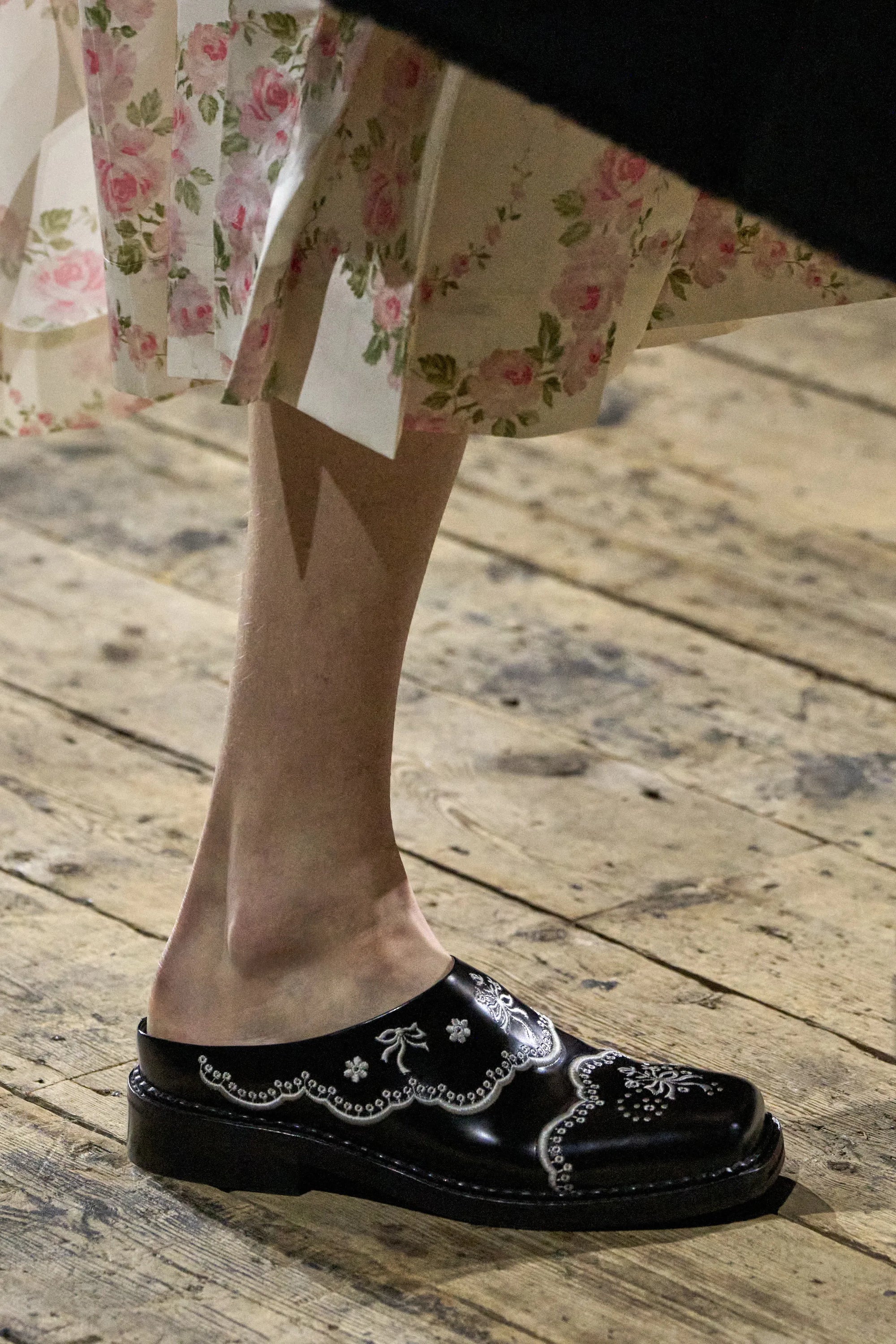 FLORAL LACE MULE