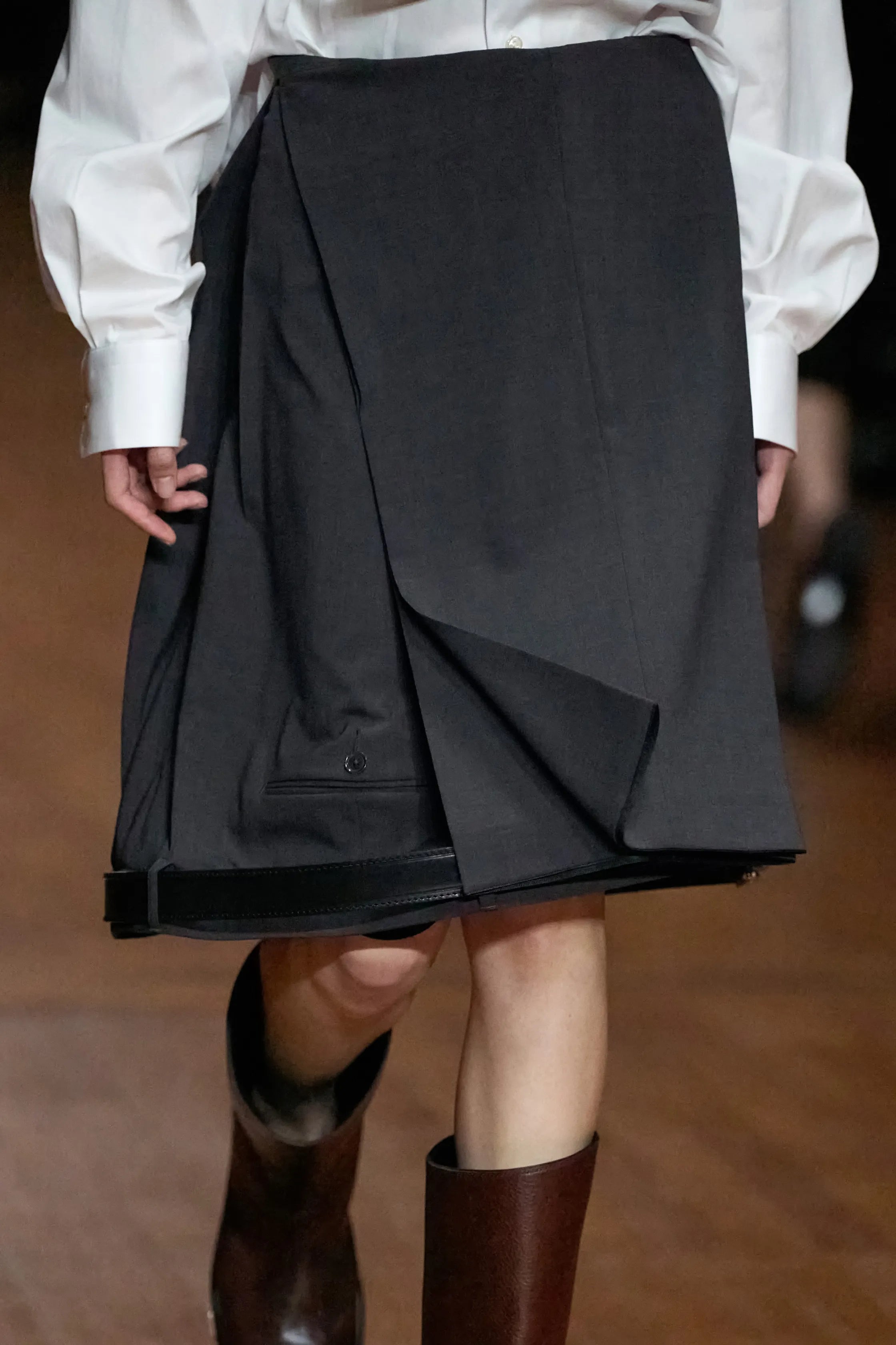 UPSIDE DOWN HANGER SKIRT