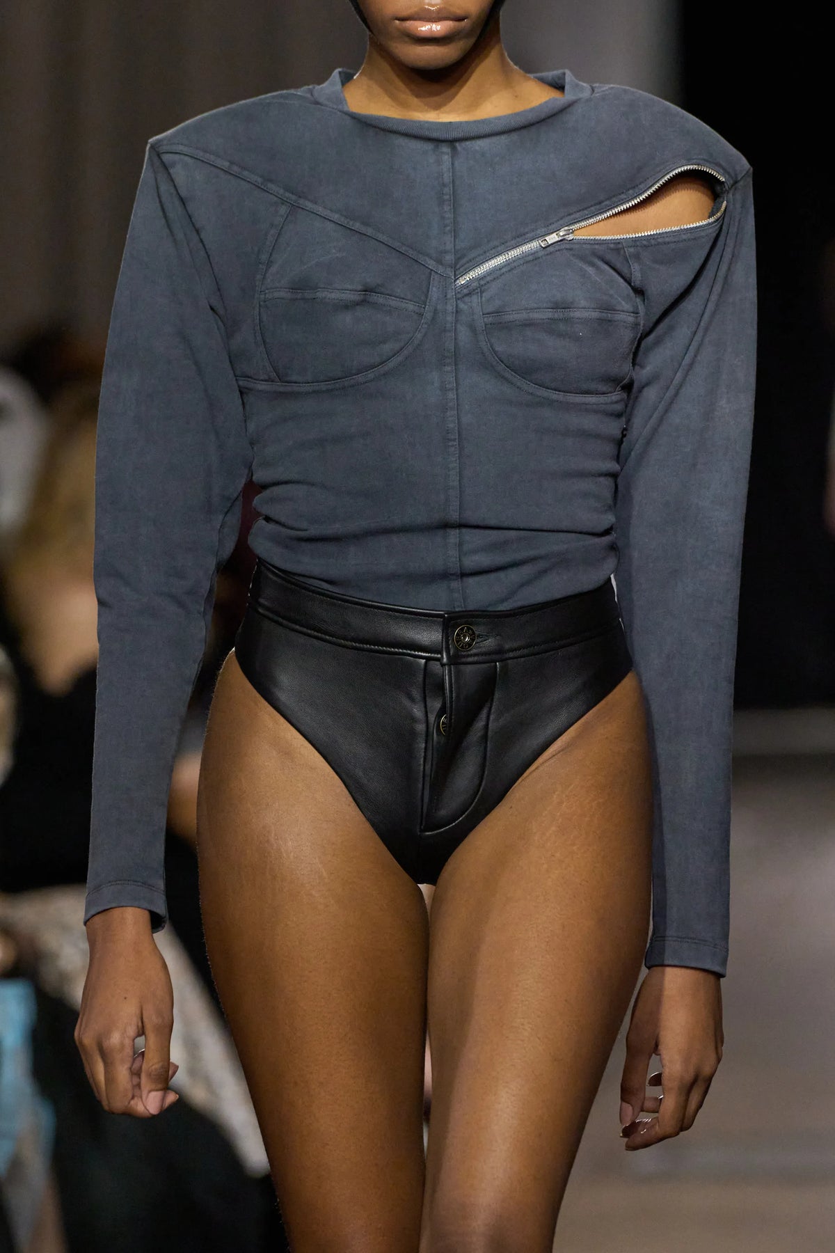 ZIPPER TOP