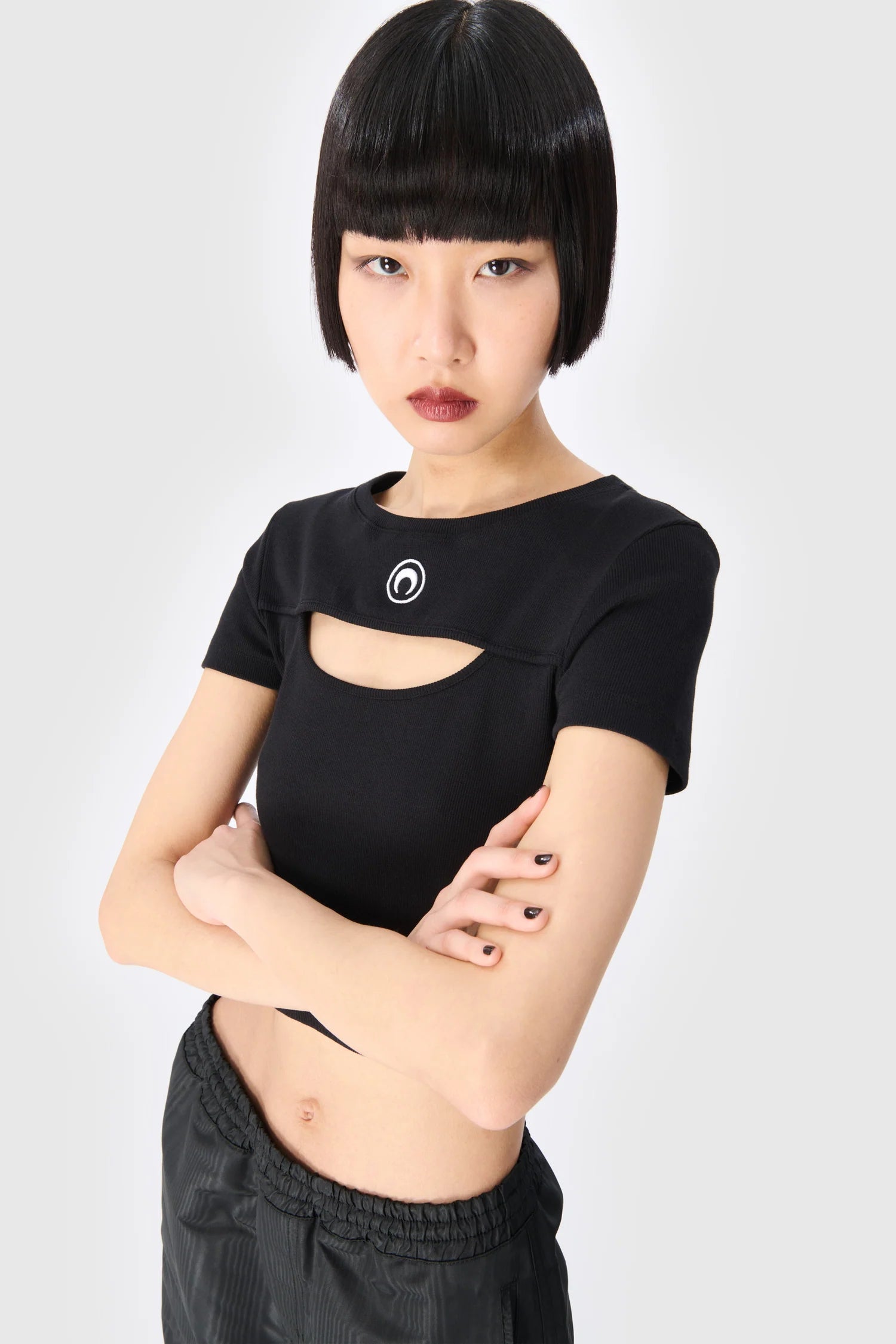 MOON LOGO CUT-OUT T-SHIRT (BLACK)