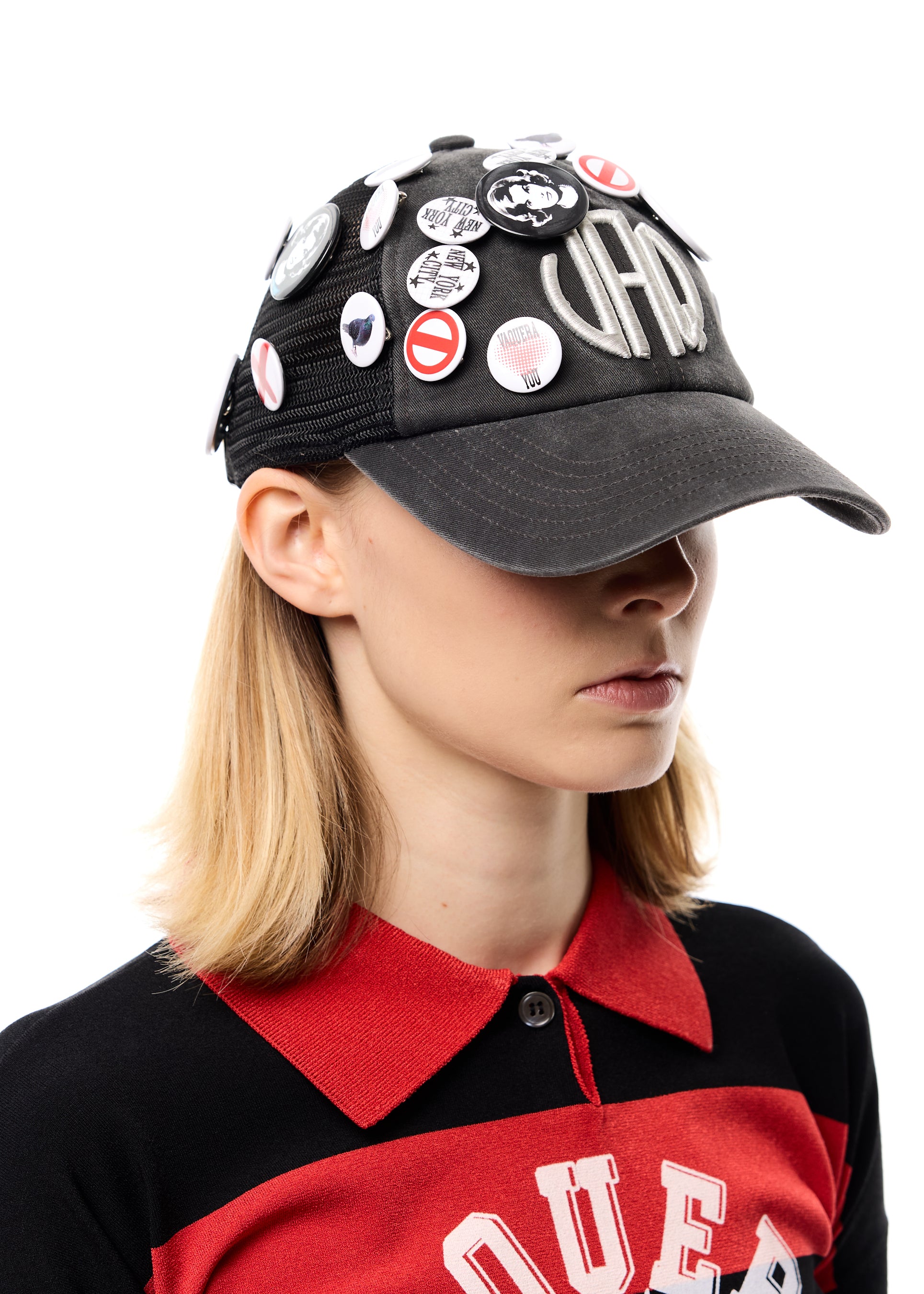 BASEBALL HAT WITH PINS