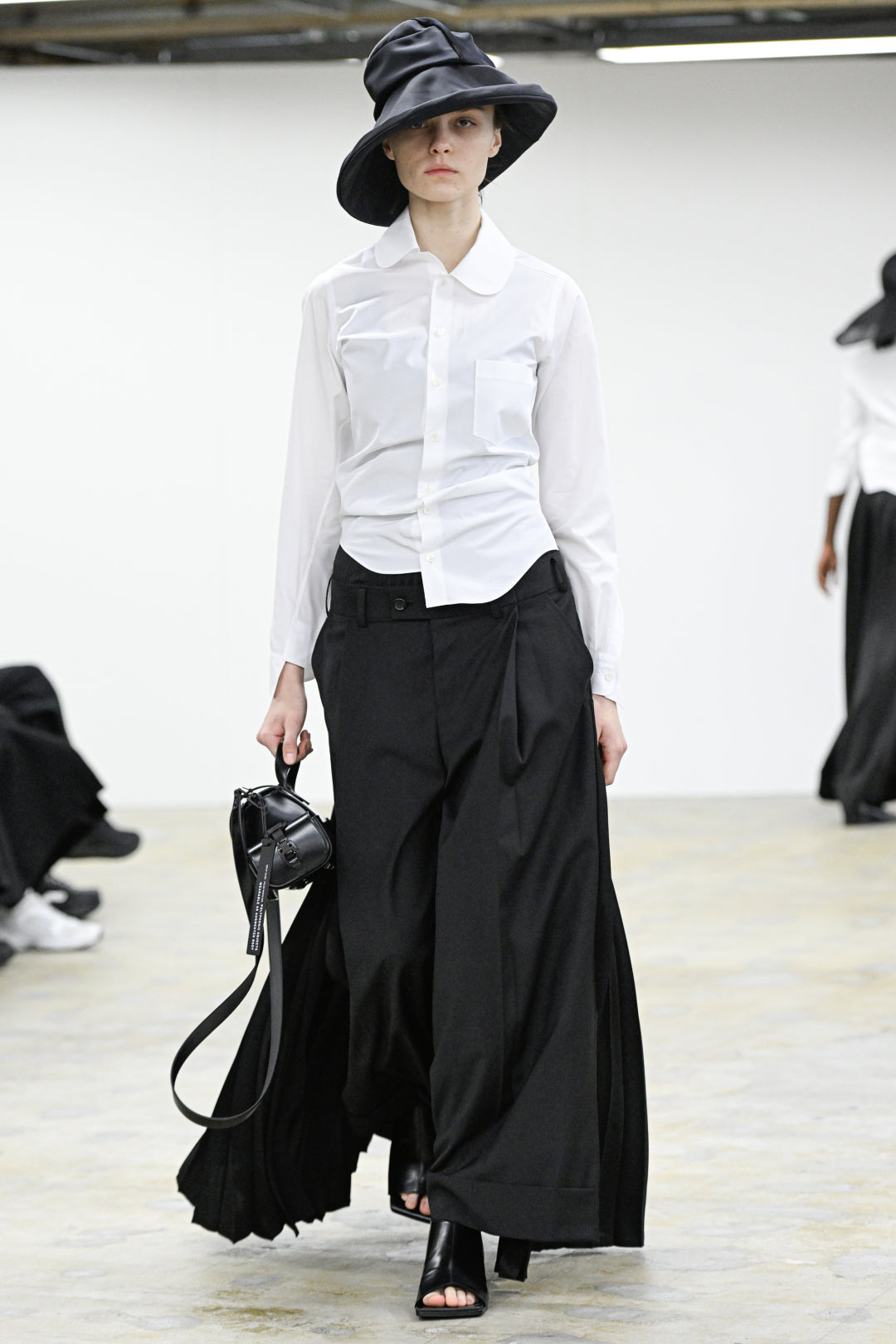 ASYMMETRIC SHIRT