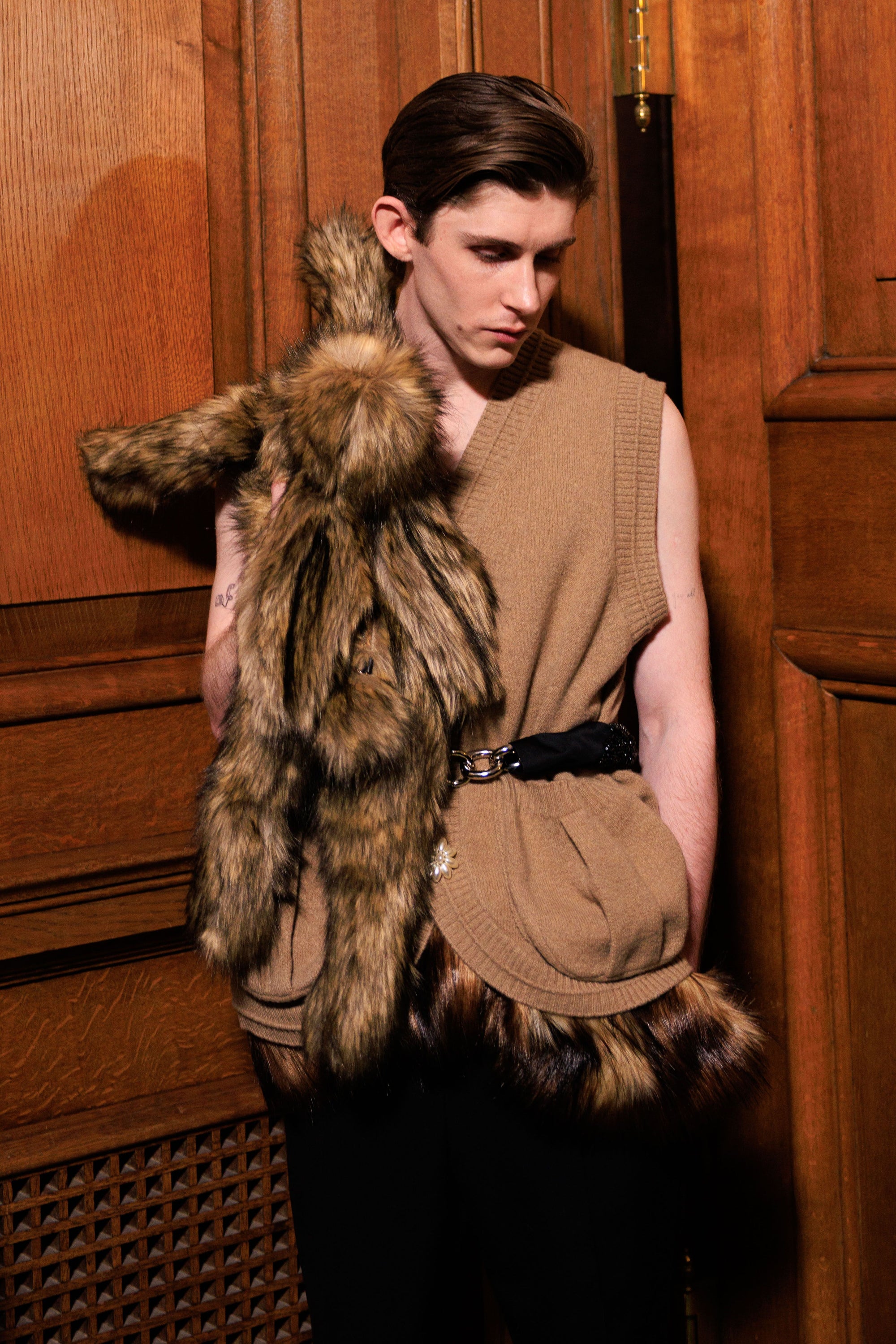 FAUX FUR HARE CROSSBODY BAG (BROWN) - NOLM
